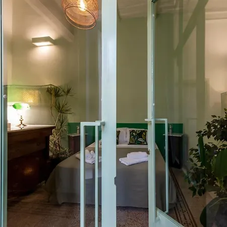 Charming With Balcony In The Historic Center Διαμέρισμα Νάπολη