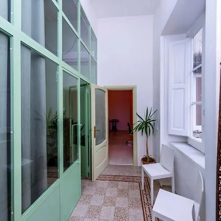 Charming With Balcony In The Historic Center Διαμέρισμα *