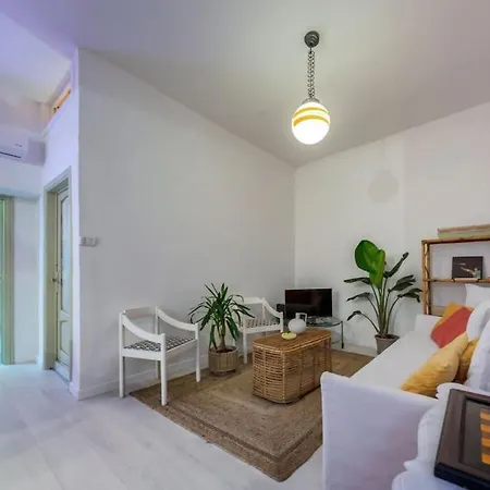 Charming With Balcony In The Historic Center Νάπολη