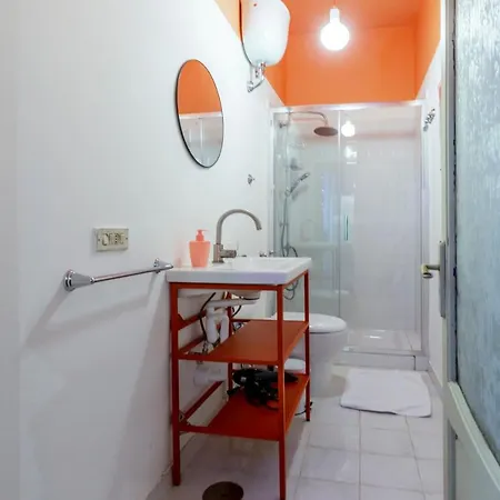Charming With Balcony In The Historic Center Διαμέρισμα Νάπολη