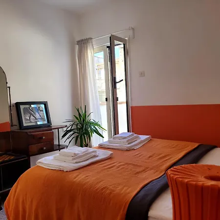 Charming With Balcony In The Historic Center *