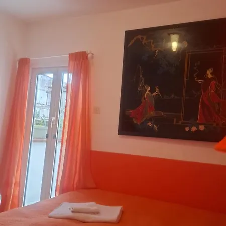 Charming With Balcony In The Historic Center *