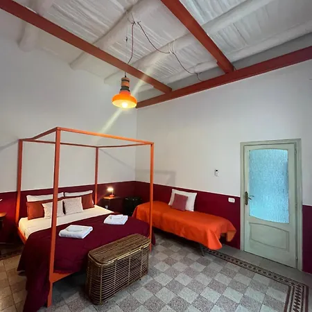 Charming With Balcony In The Historic Center Νάπολη